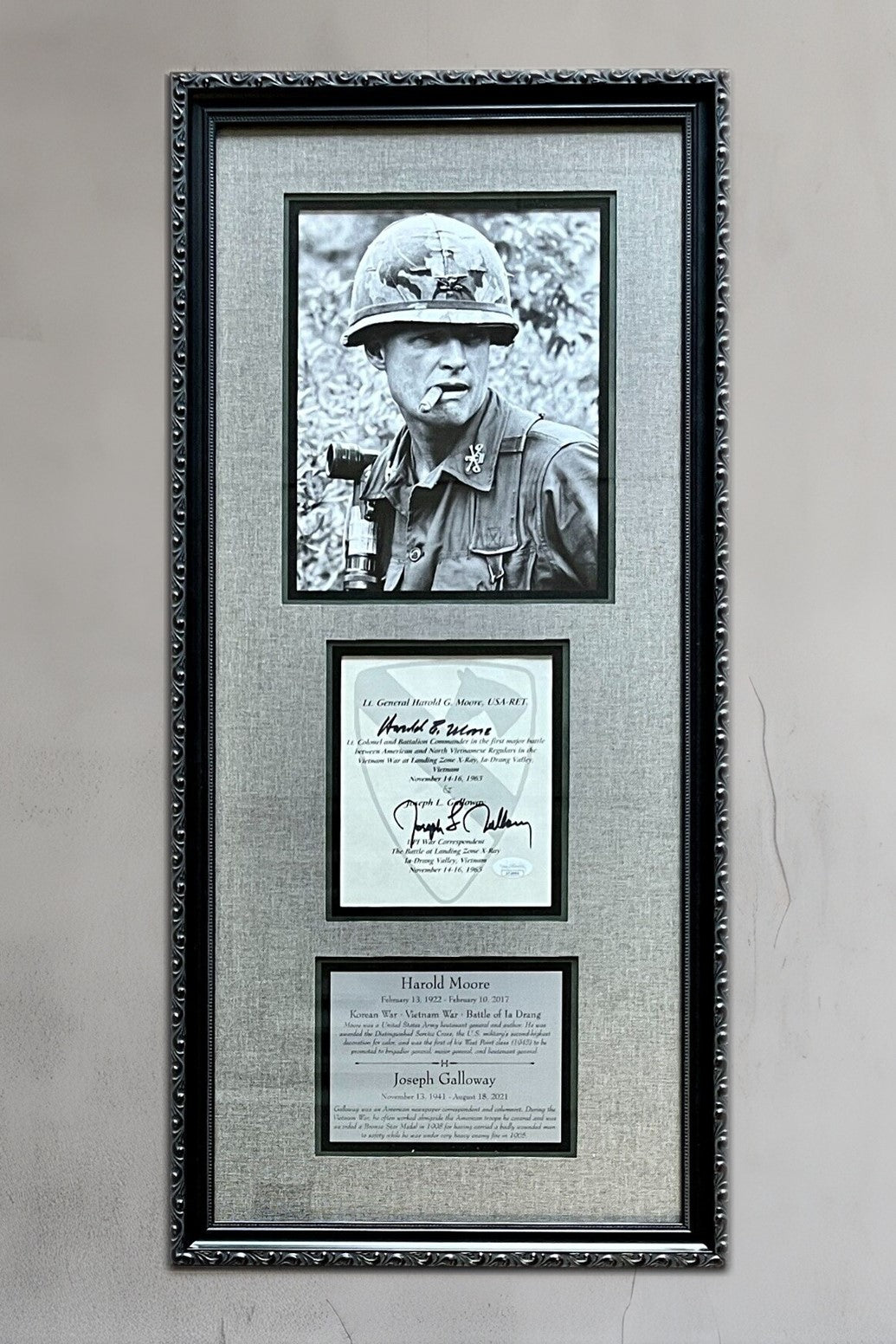 General HAROLD MOORE/JOSEPH GALLOWAY signed book page