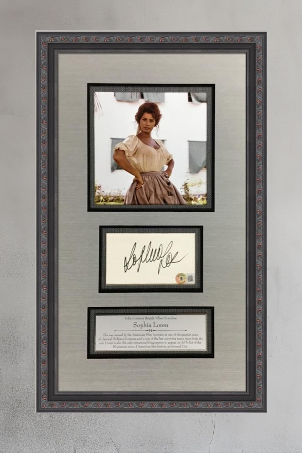 Sophia Loren signed cut